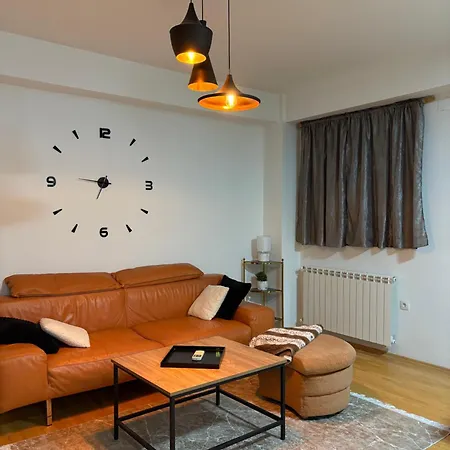 Av Apartment, Apartament *